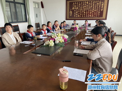 演讲比赛开始,队员们蓄势待发_调整大小 演讲比赛开始,队员们蓄势待发_调整大小