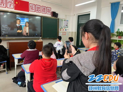 2022.4.13江山路第一小学反校园欺凌云端学习活动中与检察官互动环节2_调整大小 2022.4.13江山路第一小学反校园欺凌云端学习活动中与检察官互动环节2_调整大小