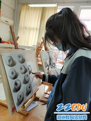 4.专心画画2 4.专心画画2