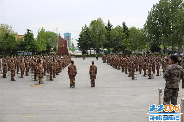 1同学们戴好口罩,间隔1米就坐 1同学们戴好口罩,间隔1米就坐