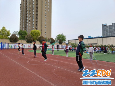 学生跳绳1_调整大小 学生跳绳1_调整大小
