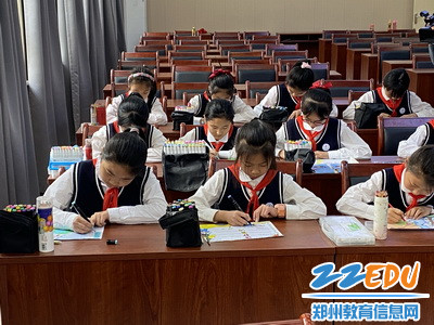 学生用手中的画笔画黄河_调整大小 学生用手中的画笔画黄河_调整大小