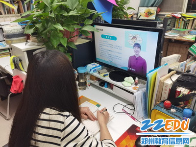 保合寨小学教师观看图片_调整大小 保合寨小学教师观看图片_调整大小