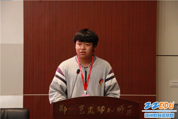 校学生会主席团成员代表贾培发言 校学生会主席团成员代表贾培发言