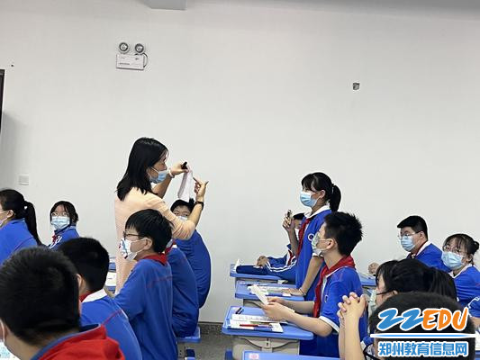 耿丽颖老师指导学生做数学小实验