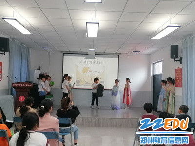 同学们将一个个课本剧演绎得活灵活现_调整大小 同学们将一个个课本剧演绎得活灵活现_调整大小