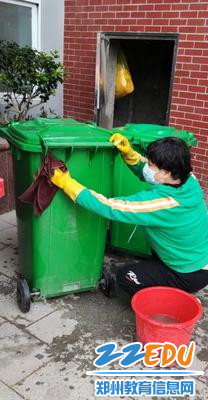 开展了安全排查和卫生大扫除活动 开展了安全排查和卫生大扫除活动