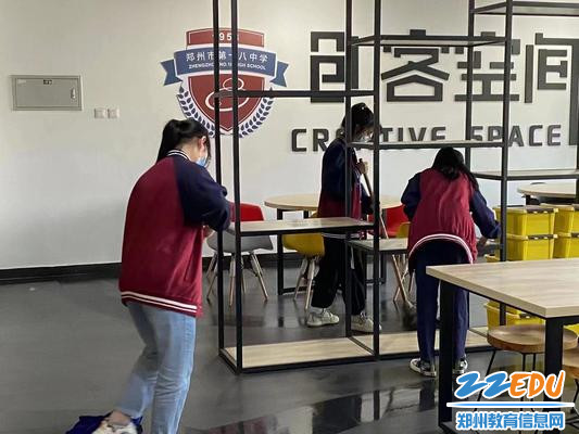 入校后进行全面的校园扫除 入校后进行全面的校园扫除