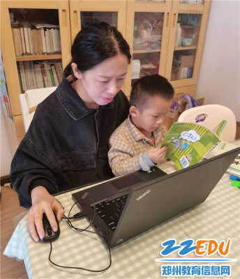 一边带娃,一边回复学生的问题 一边带娃,一边回复学生的问题