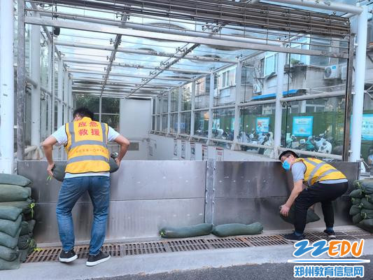 用沙袋封堵间隙_副本 用沙袋封堵间隙_副本