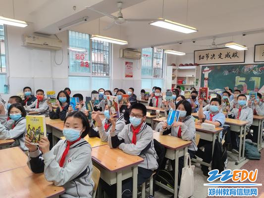 捐书活动现场 捐书活动现场