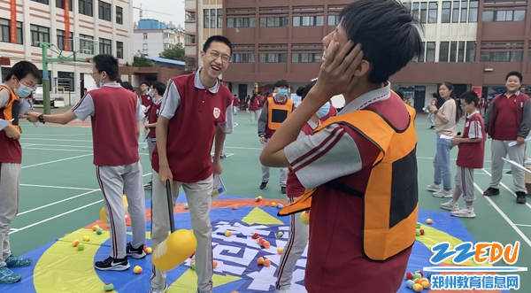 3同学们热情高涨 3同学们热情高涨