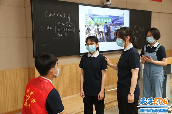 图片3  宋雨露老师政治课堂学生短剧展示