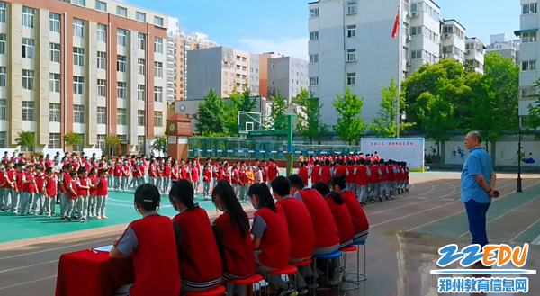 评委组认真打分 评委组认真打分