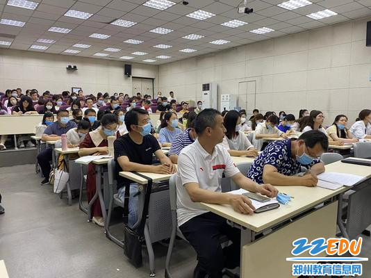 文科组全体教师参加会议 文科组全体教师参加会议