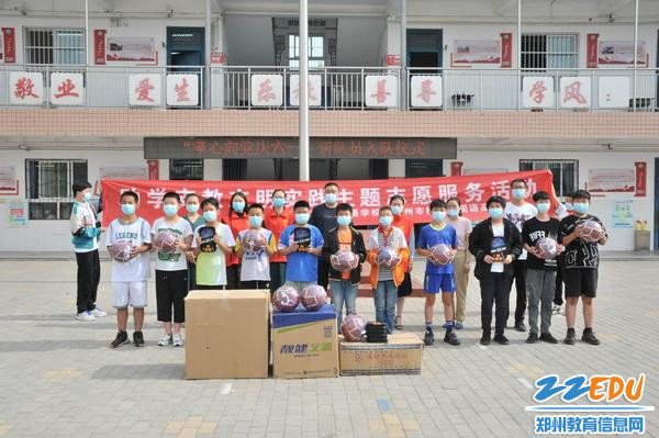 郑州市扶轮外国语高级中学到野曹小学开展助学支教志愿服务活动