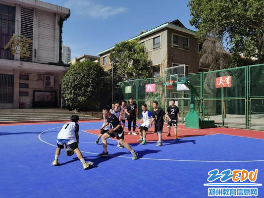 激烈拼抢 激烈拼抢