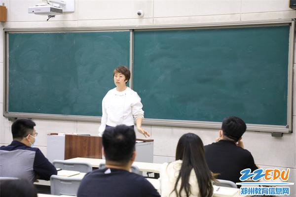 1郑州九中张莹在班主任会上强调学生心理健康教育的重要性 1郑州九中张莹在班主任会上强调学生心理健康教育的重要性