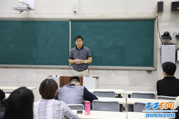 2郑州九中副校长袁伟民安排心理健康教育工作 2郑州九中副校长袁伟民安排心理健康教育工作