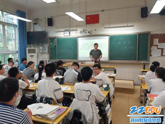 12郑州九中开展心理疏导主题班会 12郑州九中开展心理疏导主题班会