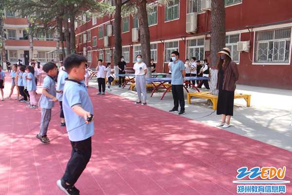 跳绳抽测中1 跳绳抽测中1