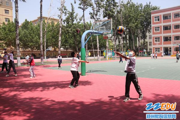 排球抽测中 排球抽测中