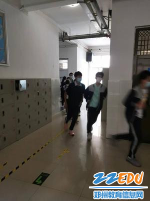 6学生疏散演练中 6学生疏散演练中