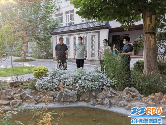 排查组对校园水系进行隐患排查 排查组对校园水系进行隐患排查