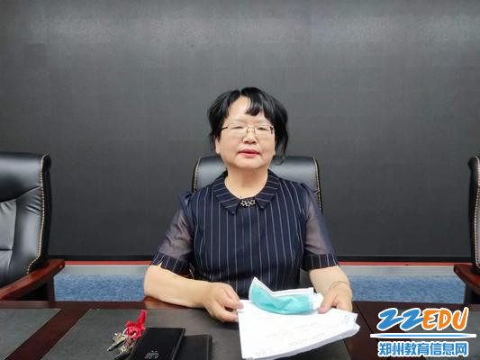 张献雨校长作了总结发言 张献雨校长作了总结发言