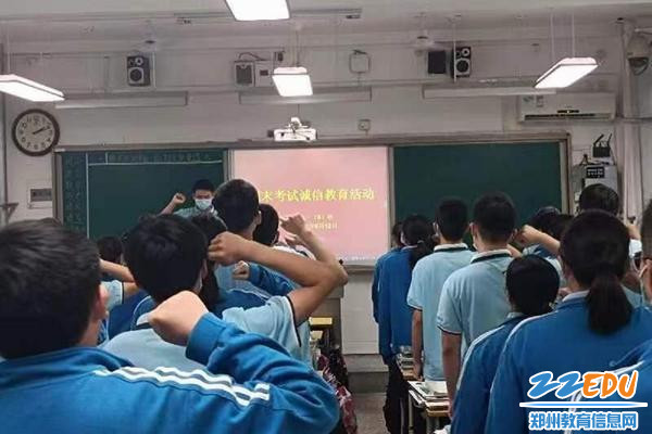 各班组织举办诚信教育主题班会 各班组织举办诚信教育主题班会