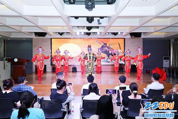 郑州市科技工业学校学生戏曲表演
