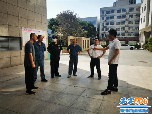 检查墙面瓷砖 检查墙面瓷砖