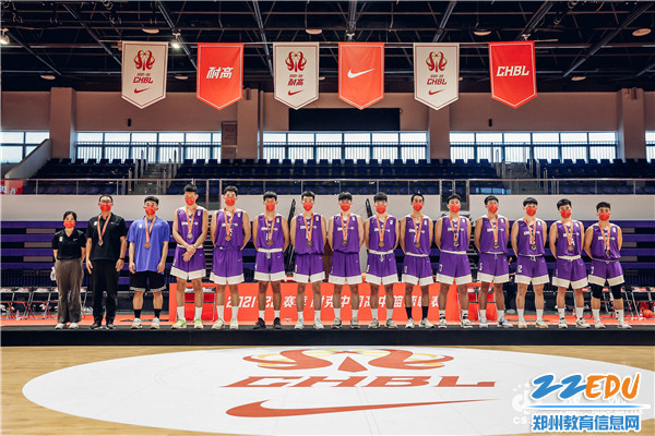 1郑州11中喜获2021-2022年耐克中国高中篮球联赛东赛区季军