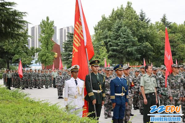 9同学们整齐列队参加开训典礼