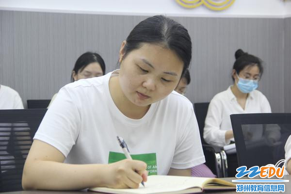 年轻教师深受启发 年轻教师深受启发