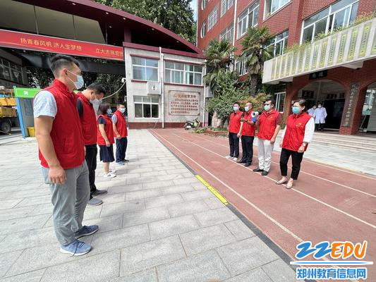 领导们认真部署 领导们认真部署