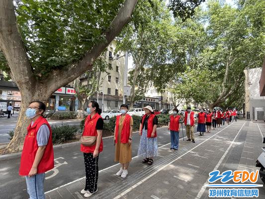 演练前整齐排队 演练前整齐排队