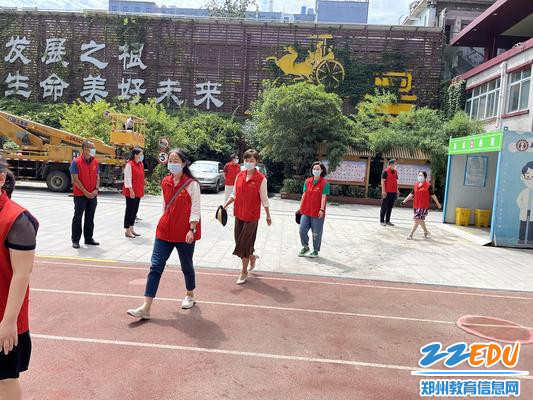 “学生”安全通过 “学生”安全通过