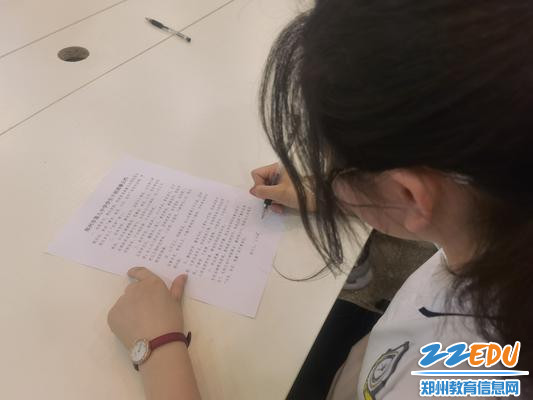 郑州九中学生干部签订清廉公约