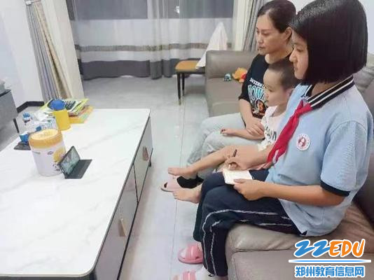 全家共同观看 全家共同观看