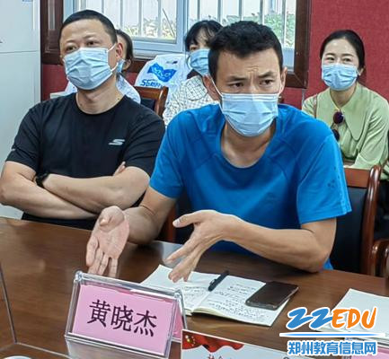 团委书记黄晓杰对配餐质量提出建议 团委书记黄晓杰对配餐质量提出建议