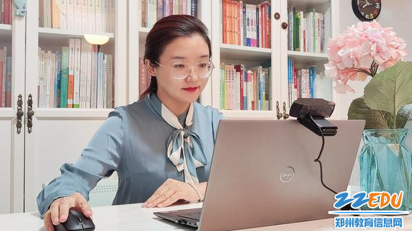 心理健康老师杨飞飞做心理健康测评指导 - 副本 心理健康老师杨飞飞做心理健康测评指导 - 副本