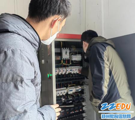 检查配电箱运行情况 检查配电箱运行情况