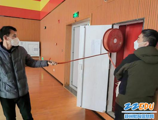 排查体育馆消防设备完好情况1 排查体育馆消防设备完好情况1