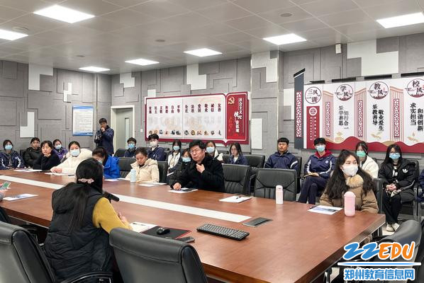 各社团老师及学生负责人参加会议