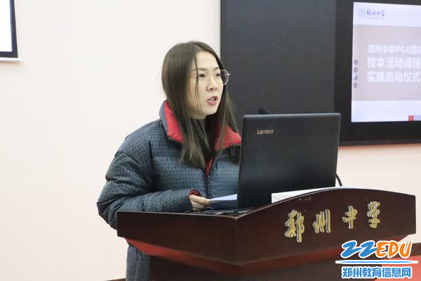 图片3 PGA教学中心校长刘欣做选课指导 图片3 PGA教学中心校长刘欣做选课指导