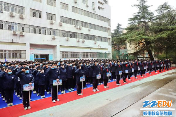 师生宣誓:忠于祖国,为祖国服务! 师生宣誓:忠于祖国,为祖国服务!