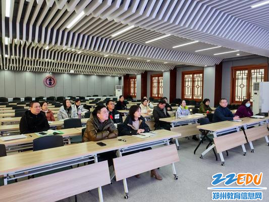 郑州八中理化生老师齐聚一堂认真学习——孙雪娟 郑州八中理化生老师齐聚一堂认真学习——孙雪娟