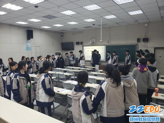 2热身活动“马兰花开”让同学们动起来 2热身活动“马兰花开”让同学们动起来