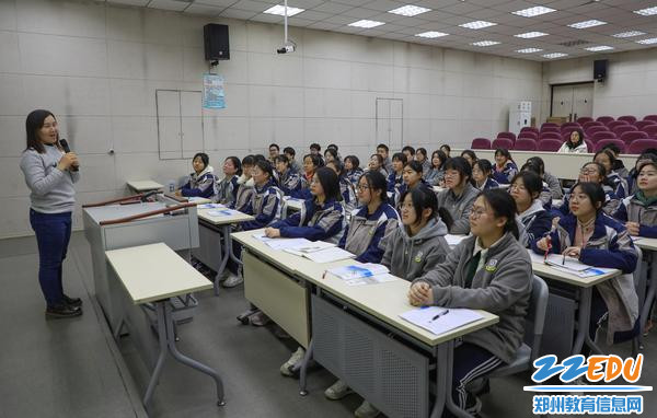 6心理课堂上,同学们专注而认真 6心理课堂上,同学们专注而认真